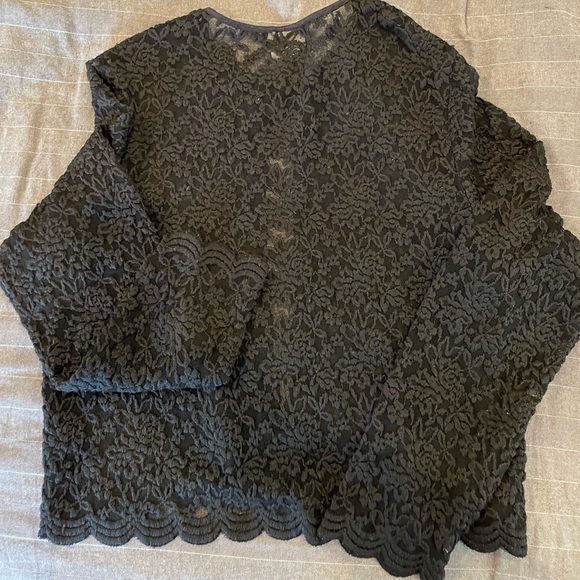 Vintage Black  scalloped lace shrug with single black bead top button size xl - Picture 2 of 6